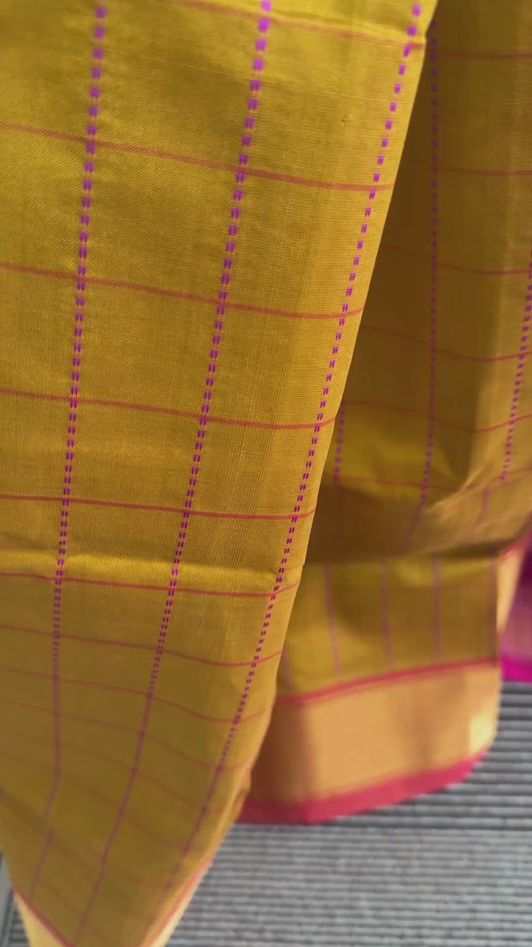 Roshni Vaayu Saree